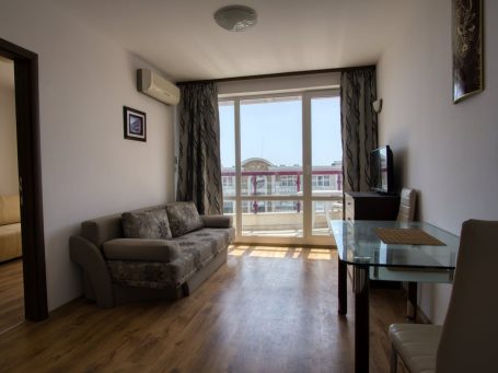 Id 56 Всекидневна на двустаен апартамент за продажба в Cabana Beach Несебър
