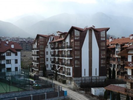  Id 52 Гледка от двустаен апартамент за продажба в жилищна сграда Prespa в гр. Банско