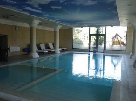 Id 60 Зактворен басейн в комплекс Villa Roma