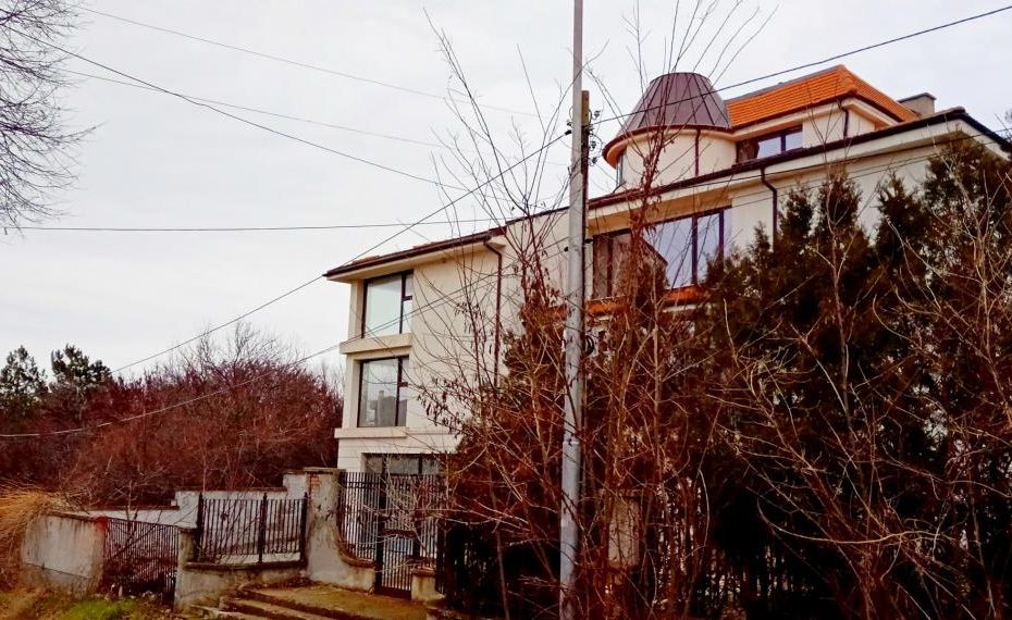 Недвижими имоти в Черноморец: триетажна къща. Продажба от "Апарт Естейт" Id 143 