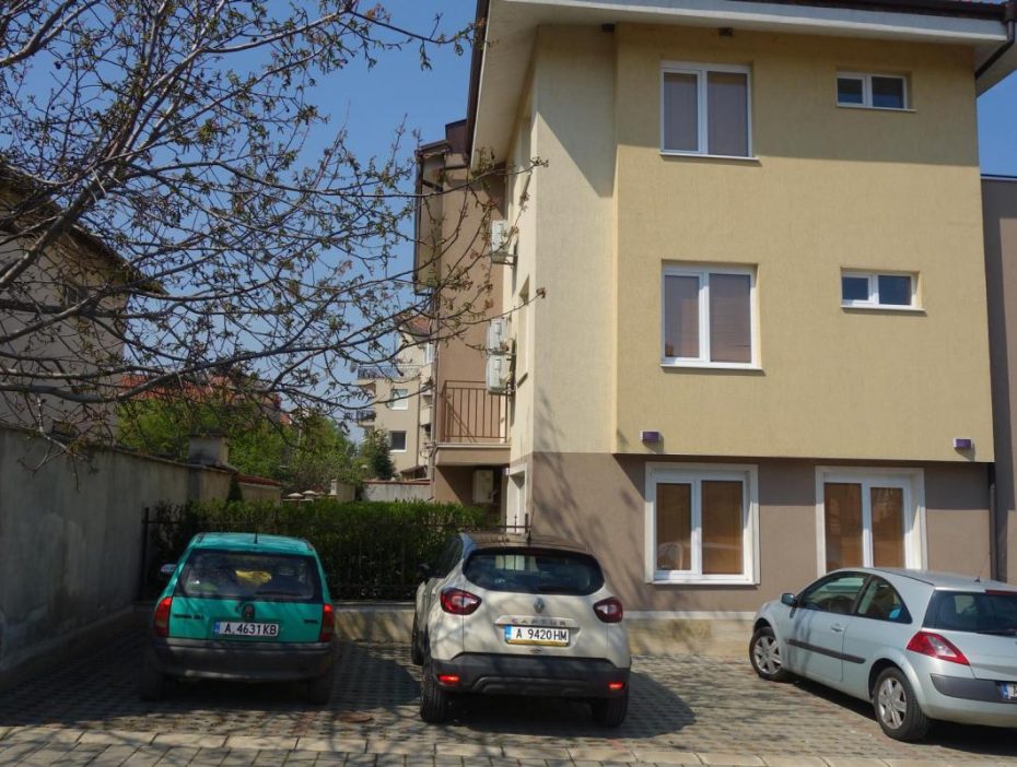 Триетажни таунхауси за продажба в Черноморец Id 142 