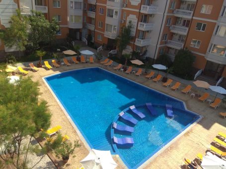 Басейн в комплекс Sea Diamond - купи недвижими имоти в Слънчев Бряг Id 202 