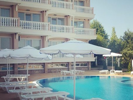 Басейн в комплекс Perla Del Mar - апартаменти за продажба в Лозенец Id 199 