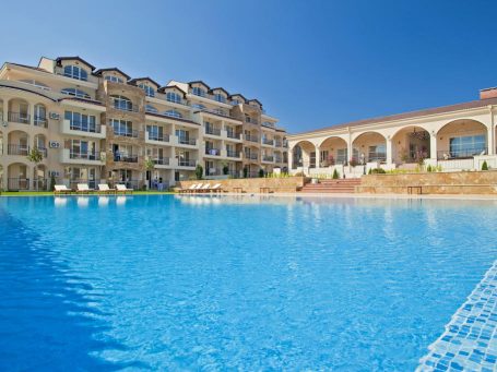 Комплекс с басейн на първа линия Atia Resort в Черноморец - имоти за продажба Id 184 