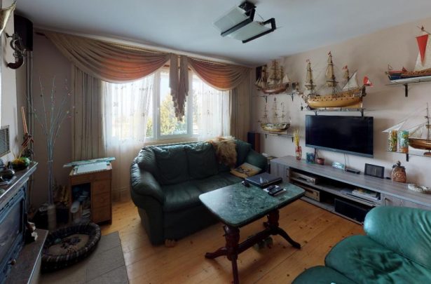 Id 233 Гостиная с камином в доме на продажу в Кошарице