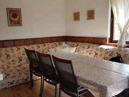 Id 234 Зона за хранене и дневна в двуетажна къща в Медово
