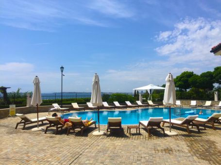 Басейн в комплекс "Coastal Dreams" - апартаменти в Свети Влас Id 256 