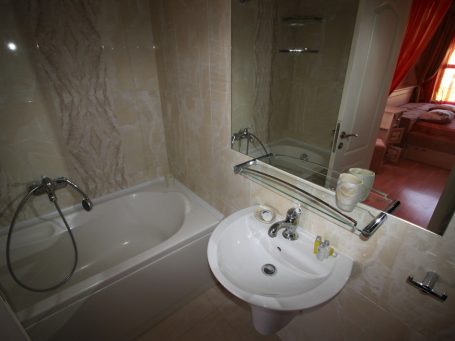 Id 285 Санитарен възел, вана