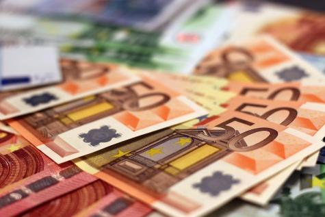 Bulgaria is getting ready to accept the Euro and fights for Schengen.