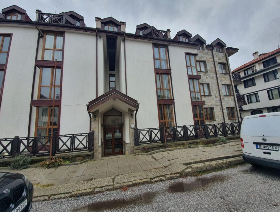 Продава се тристаен апартамент в комплекс Mountain Castle в град Банско