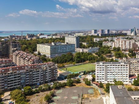 Id 398 Изглед от прозорците на комплекс "Лазурен бряг" - недвижим имот в гр. Бургас