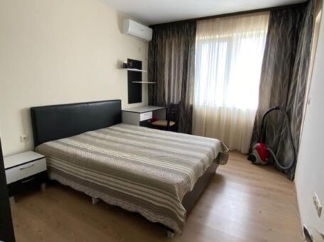 Id 476 Спальня с большой кроватью