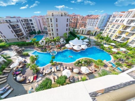 Id 467 Harmony Suites Монте Карло 6 Изглед към басейна