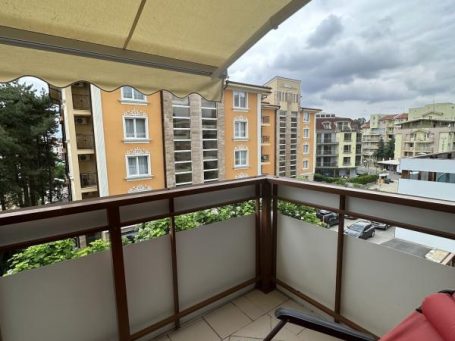 Id 473 Гледка от терасата към улицата