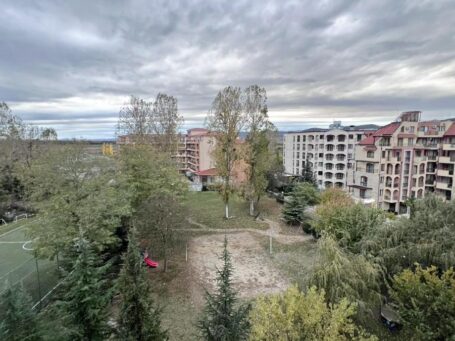 ID 684 Вид на улицу с балкона 