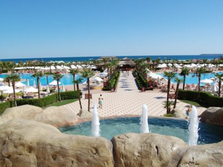 ID 647 Вид на территорию комплекса «Majestic Beach» 
