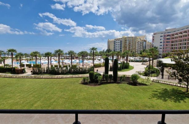 ID 691 Вид с террасы на территорию комплекса «Majestic Beach»