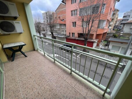ID 755 Вид с балкона на улицу 