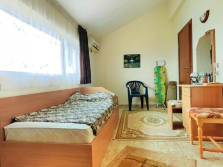ID 778 Кровати, стол