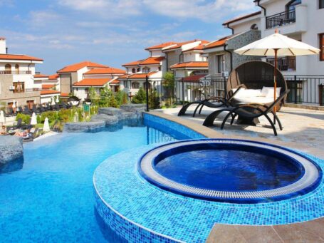ID 813 Бассейн и территория комплекса «Vineyards resort» 