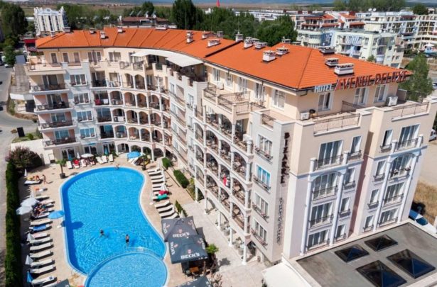 Компактные апартаменты в центре курорта Солнечный берега - продажа