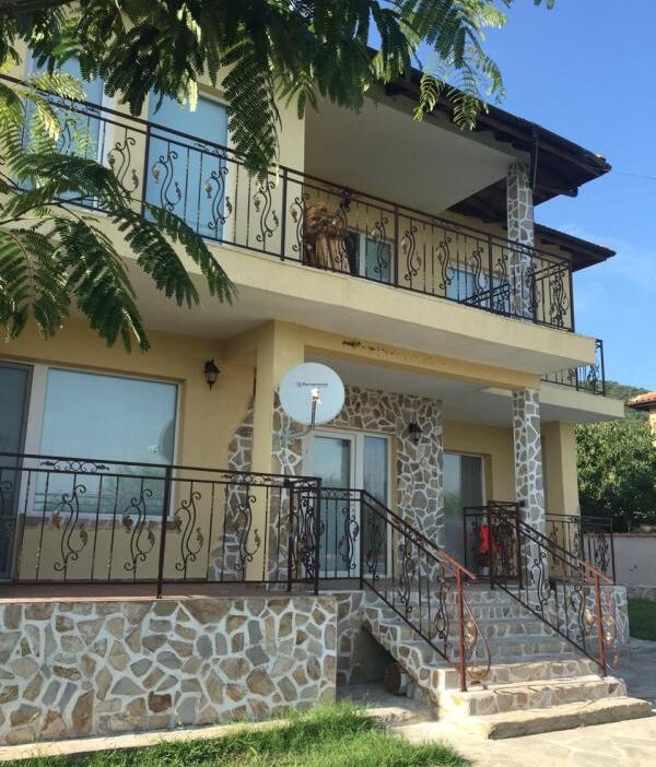 ID 827 Двухэтажный дом для круглогодичного проживания в селе Горица