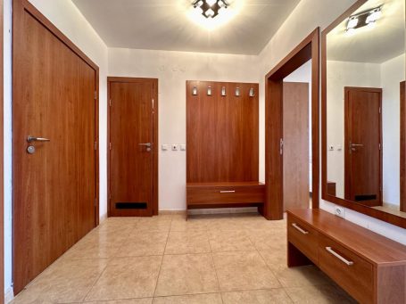 ID 889 Entrance hall