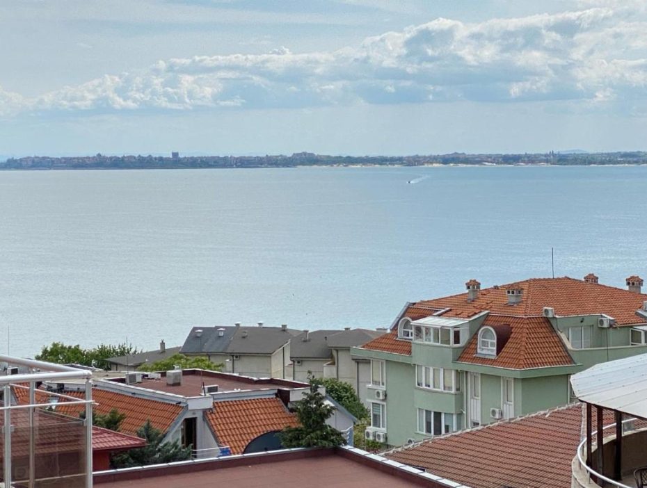 Апартамент с частична морска панорама в Свети Влас - Apart Estate