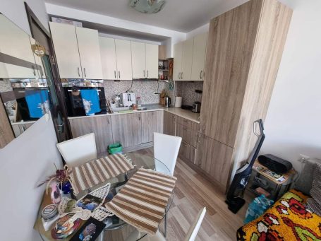 ID 908 Изглед към трапезария и кухня