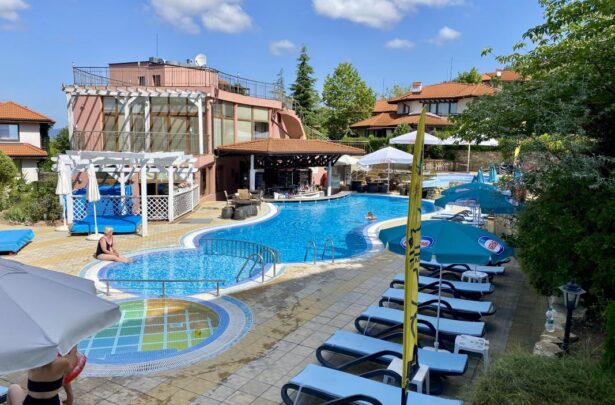 ID 929 Вид на территорию комплекса "Bay View Villas"