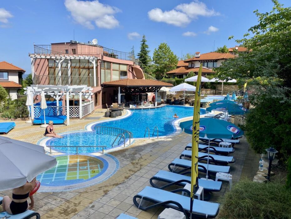 ID 929 Вид на территорию комплекса "Bay View Villas"