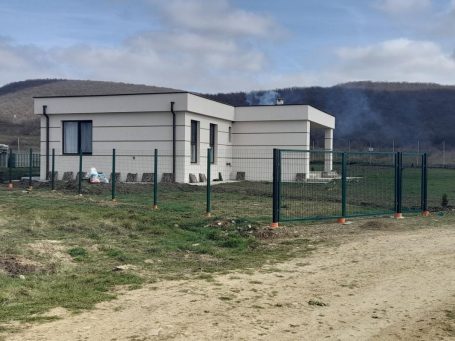 ID 939 модерна къща в строеж в село Кошарица без такса поддръжка