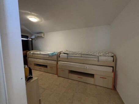 ID 974 Кровати в спальне