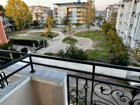 ID 1083 Вид на город с балкона студии