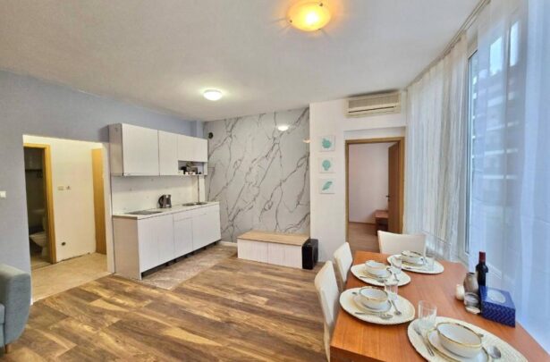 Трехкомнатный апартамент с видом на море в Oazis в Равде - Apart Estate