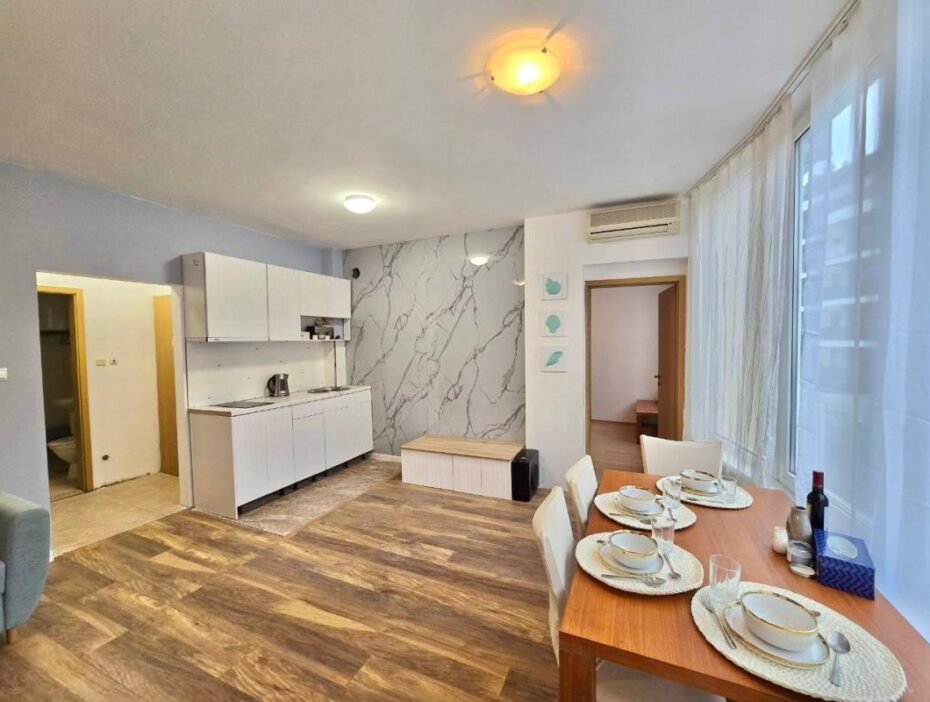 Трехкомнатный апартамент с видом на море в Oazis в Равде - Apart Estate