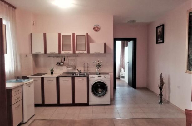 ID 1090 Апартамент на первом этаже с отдельным входом в жилом доме - Apart Estate