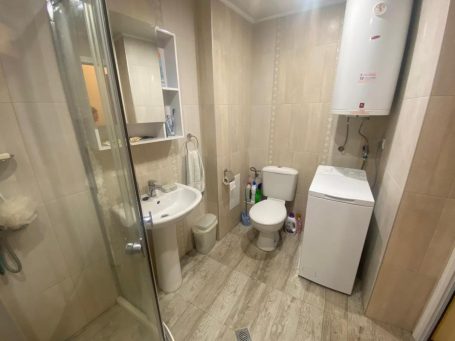 ID 925 bathroom