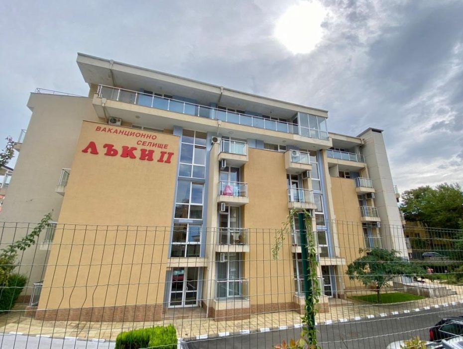 ID 1004 View of "Lucky 2" complex in Saint Vlas