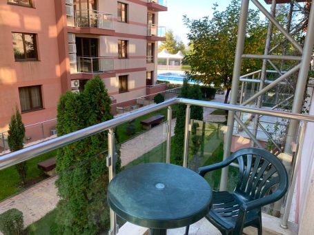 ID 830 Balcony with a view of the complex