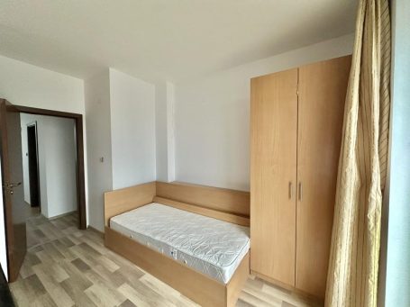 ID 692 Bedroom with bed and wardrobe