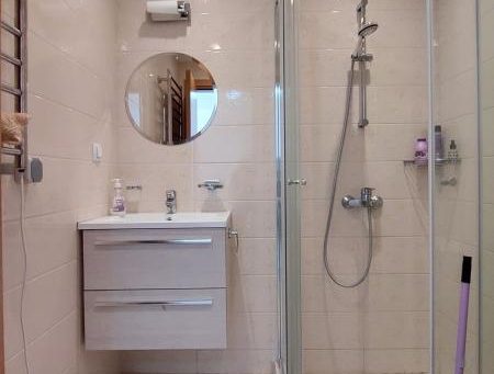 ID 848 bathroom with shower