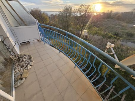 ID 1128 Terrace with sea view