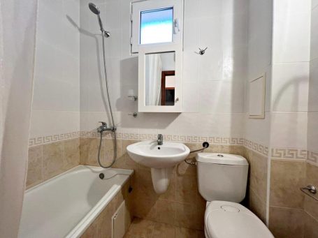 Id 511 bathroom with bathtub