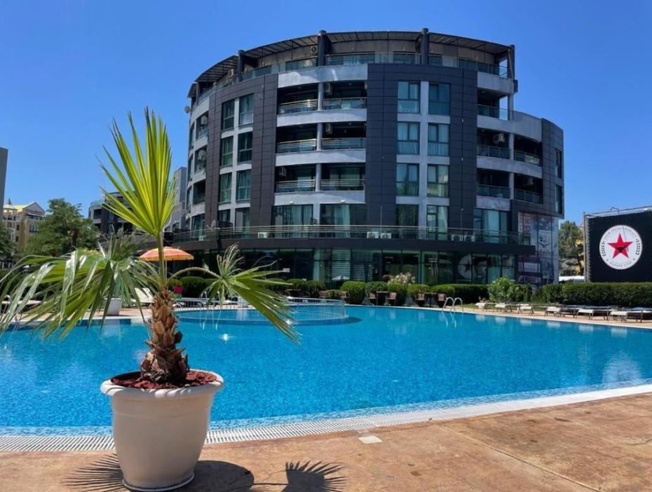 ID 835 Sunny Beach Plaza complex