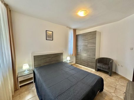 ID 772 bed, wardrobe