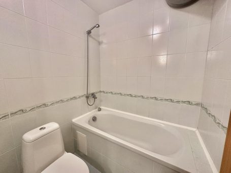 ID 813 bathroom