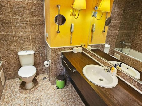ID 1000 Bathroom