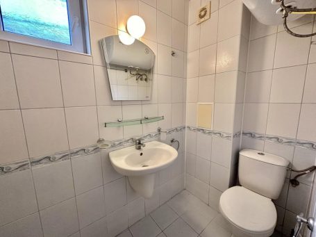 ID 772 bathroom