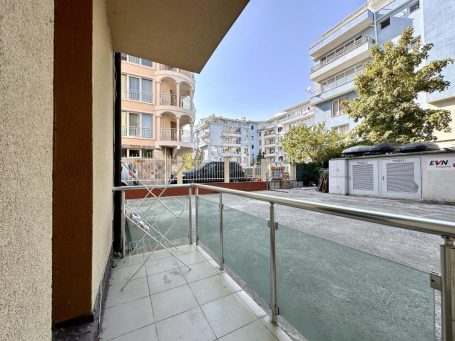 ID 999 Balcony view